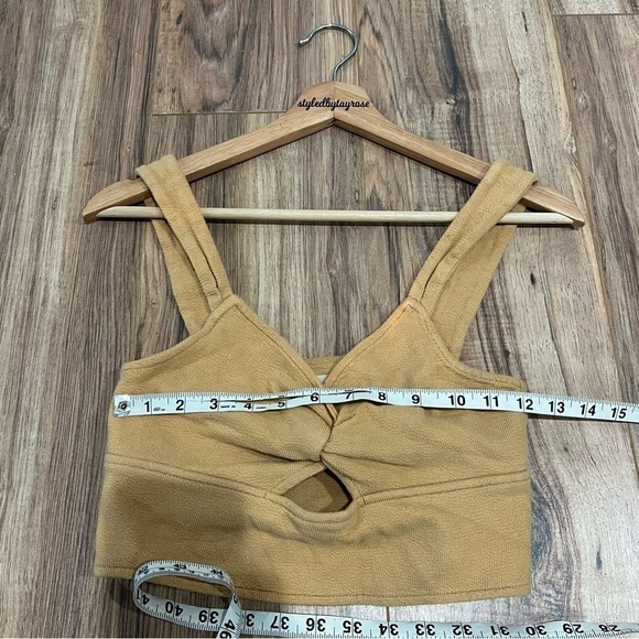 Madewell Cutout Knot-Front Crop Tank Top in Dried Straw - Picture 7 of 9